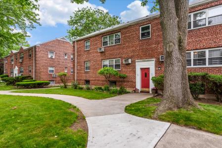 81-29 156th Avenue #4, Howard Beach, ניו יורק 11414, ארצות הברית של אמריקה