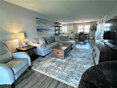 7374 Eisenhower Drive unit: 5 5, Boardman, Ohio 44512, USA