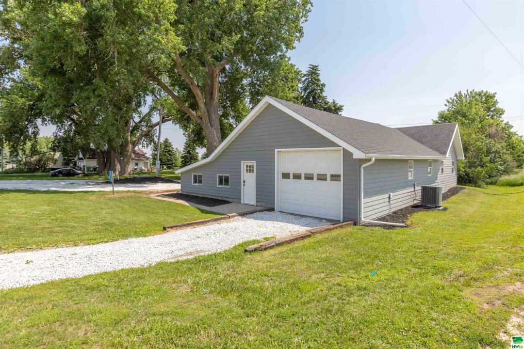 28982 K22, Hinton, Iowa 51024