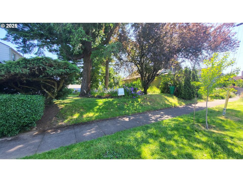 7020 NE Stanton ST, Portland, אורגון 97213, ארצות הברית של אמריקה