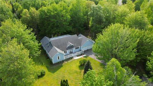 22 LYNX LANE, Hanwell, New Brunswick E3C 1M9, Canada