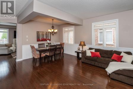 7 MCCANN CRESCENT, Bradford West Gwillimbury (bradford), אונטריו L3Z 0G5, קנדה 