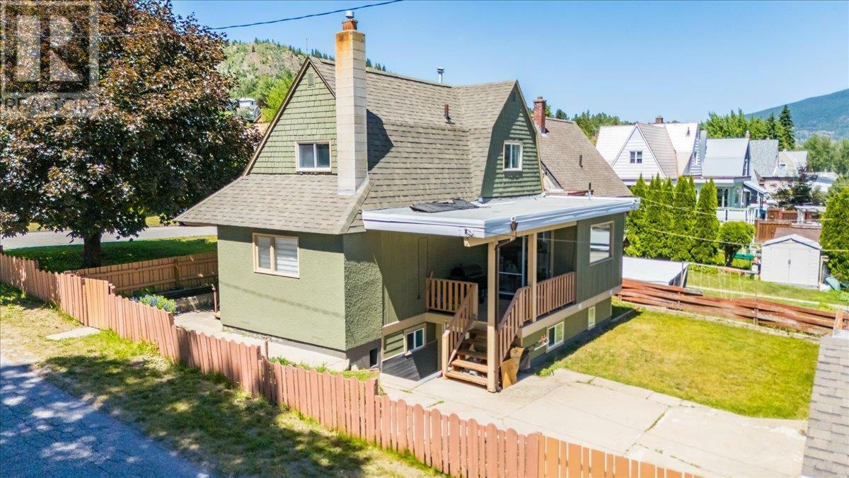 798 KIPLING STREET, Warfield, Colombie-Britannique V1R 2A4, Canada