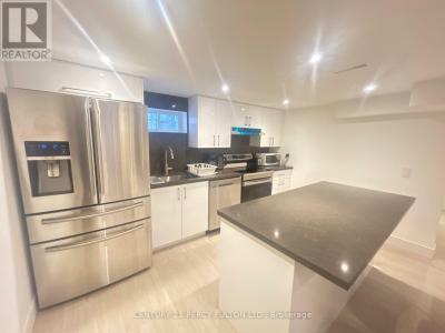 19 HOLMAN CRESCENT, Aurora (aurora Heights), Ontario L4G 1Z8, Canada