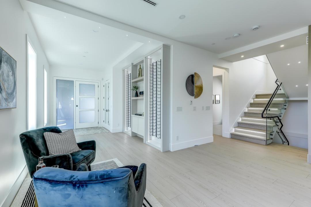 15569 OXENHAM AVENUE, White Rock, British Columbia V4B 2J2, Canada