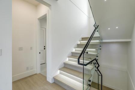 15569 OXENHAM AVENUE, White Rock, British Columbia V4B 2J2, Canada