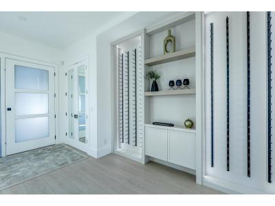 15569 OXENHAM, White Rock, British Columbia V4B 2J2, Canada