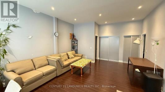 10 NINETEENTH STREET, Toronto (new Toronto), Ontario M8V 3L3, Canada