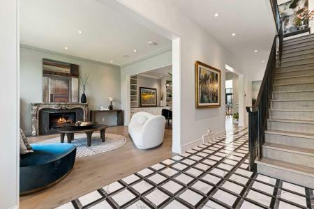 82 VALOUR CIRCLE SW, Calgary, ألبرتا T3E 7B6, كندا 