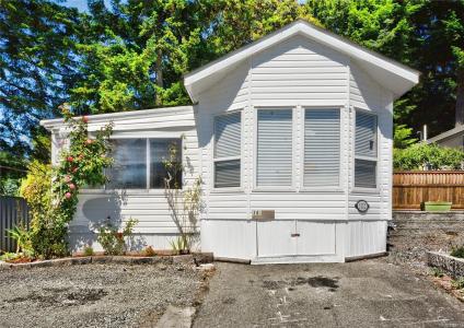 1112 WOSS LAKE DR, Nanaimo, كولومبيا البريطانية V9R 6X7, كندا 
