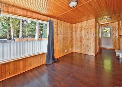 1112 WOSS LAKE DR, Nanaimo, British Columbia V9R 6X7, Canada