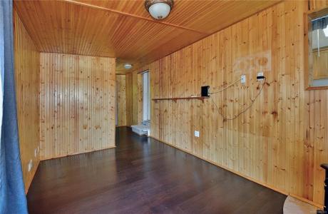 1112 WOSS LAKE DR, Nanaimo, كولومبيا البريطانية V9R 6X7, كندا 