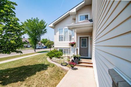 4 ISBISTER CLOSE, Red Deer, Alberta T4R 0B8, Kanada