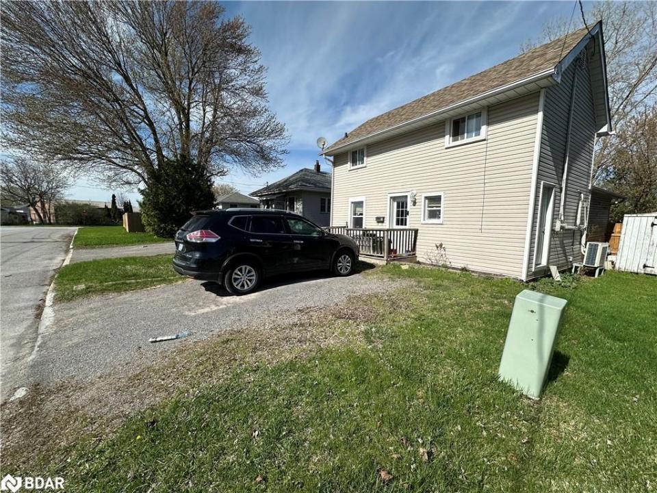 19 PELHAM STREET, Quinte West, Ontario K8V 5A8, Canada