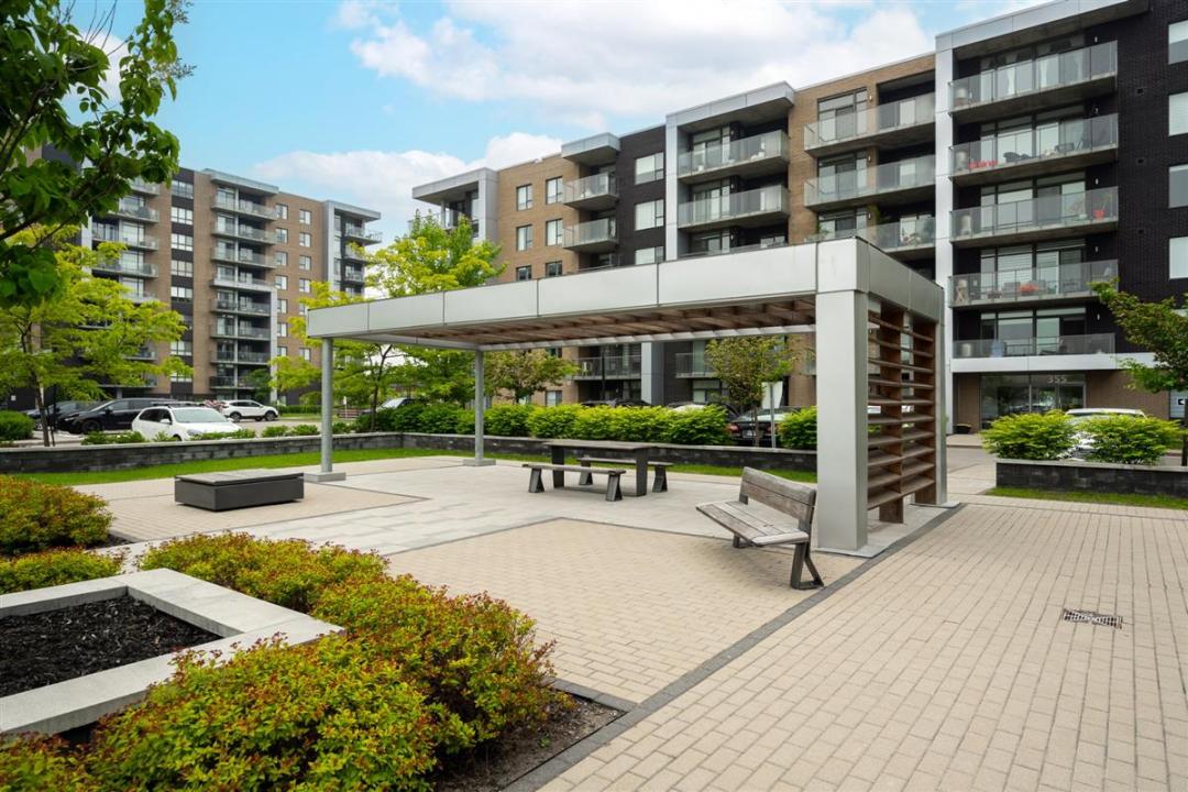 355  Boul. Brunswick, Pointe-Claire, Québec H9R 0E5, Canada