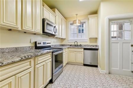 5801 FONTAINEBLEAU Drive LOWER, New Orleans, Louisiana 70125