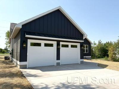 634 Oaklawn Dr, Hancock, Michigan 49930