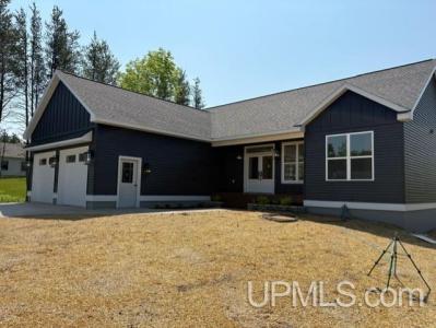 634 Oaklawn Dr, Hancock, Michigan 49930
