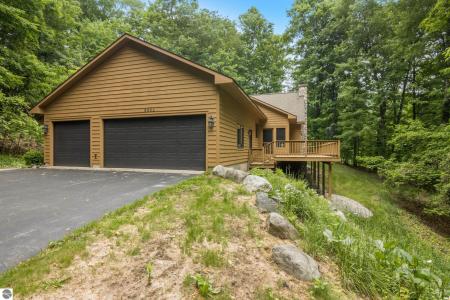 6352 S Westwood Parkway, Suttons Bay, Michigan 49682, USA