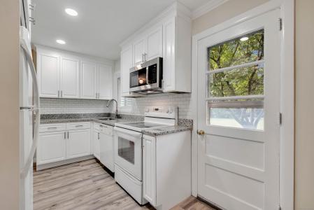 84 Seminole Circle, West Hartford, Connecticut 06117, USA