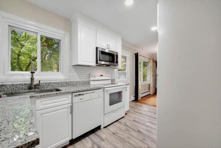 84 Seminole Circle, West Hartford, Connecticut 06117, USA