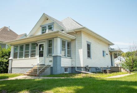 204 3rd Ave Nw, Waverly, Iowa 50677, USA