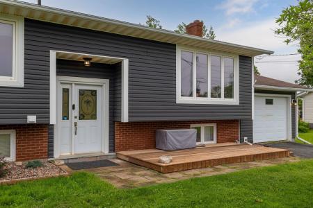 21 TAMARAC AVENUE, Charlottetown, Prince Edward Island C1A 6T2, Canada
