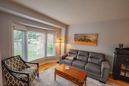 17 RUDDELL CRESCENT, Halton Hills, Ontario L7G 5N4, Kanada