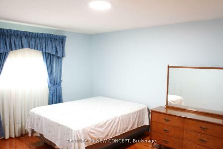 25 QUAKER RIDGE ROAD, Vaughan, Ontario L4K 2E5, Canada