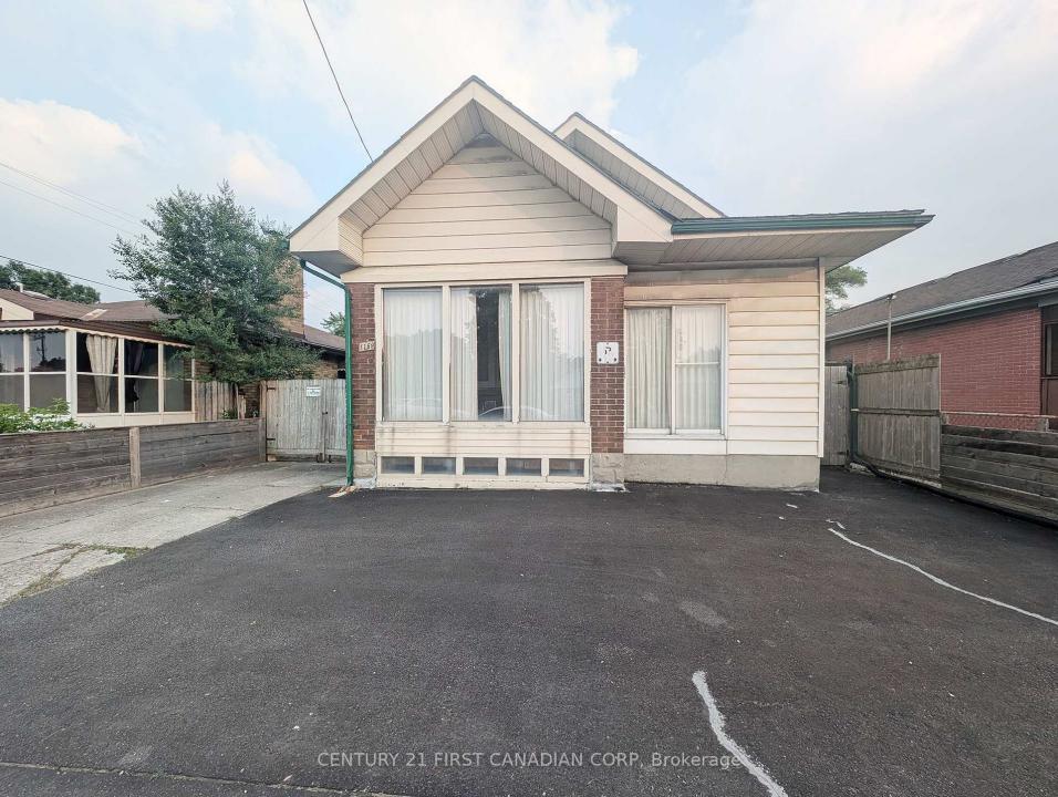 1169 OXFORD STREET E, London East, Ontario N5Y 3L7, Canadá