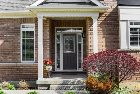35 LOBELIA STREET, Brampton, Ontario L6R 3Z6, Canada