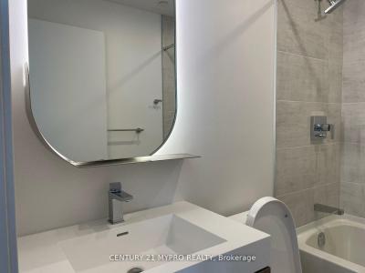 15 HOLMES AVENUE, Toronto, Ontario M2N 0L4, Kanada