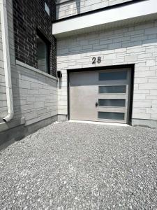 28 VINEWOOD CRESCENT, Barrie, Онтарио L9J 0B7, Канада