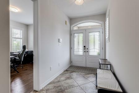 122 DEGRAAF CRESCENT, Aurora, Ontario L4G 0X2, Canada
