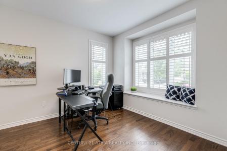 122 DEGRAAF CRESCENT, Aurora, Ontario L4G 0X2, Canada