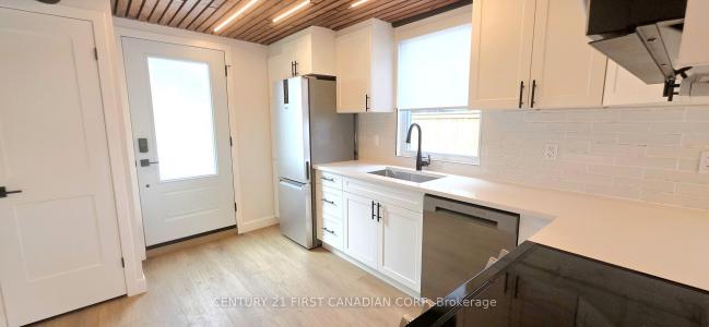 857 DUNDAS STREET, London East, Ontario N5W 2Z8, Canada