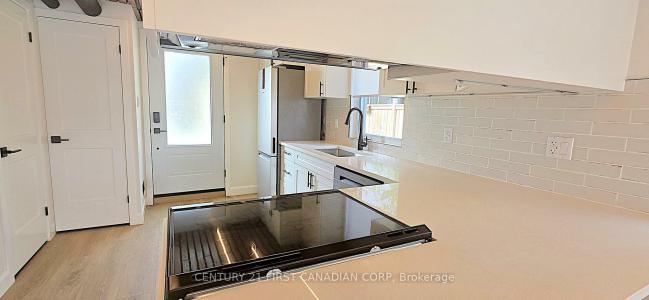 857 DUNDAS STREET, London East, Ontario N5W 2Z8, Canada
