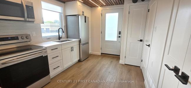 857 DUNDAS STREET, London East, Ontario N5W 2Z8, Canada