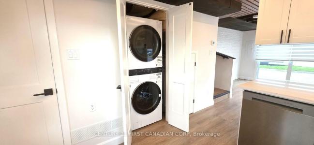 857 DUNDAS STREET, London East, Ontario N5W 2Z8, Canada