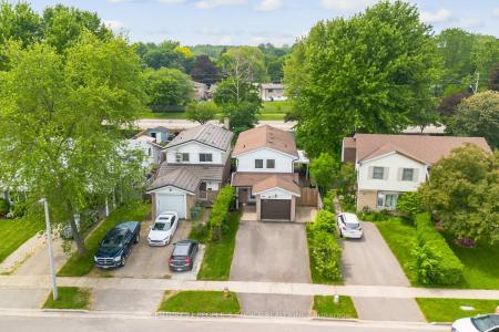 106 QUEENSDALE CRESCENT, Guelph, オンタリオ N1H 6W3, カナダ