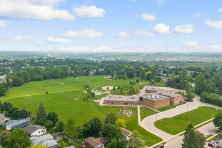 106 QUEENSDALE CRESCENT, Guelph, أونتاريو N1H 6W3, كندا 