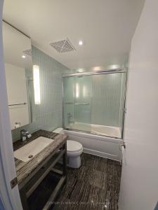 80 JOHN STREET, Toronto, Ontario M5V 3X4, Canada