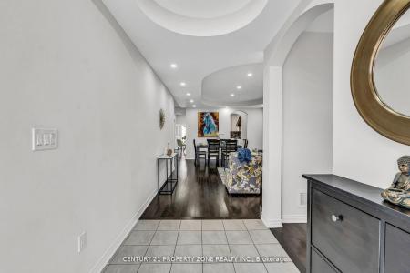 8 YOUNG GARDEN CRESCENT, Brampton, Ontario L6Y 6A4, Canada