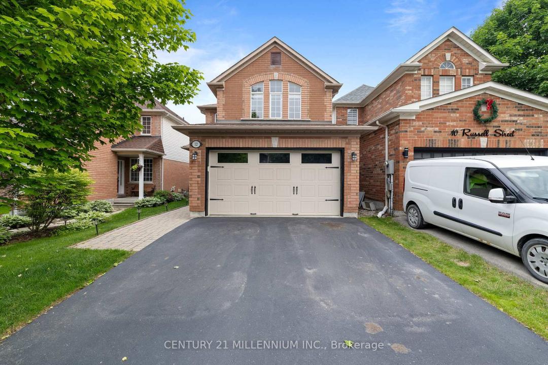 12 RUSSELL STREET, Halton Hills, Ontario L7G 5Y7, Canada