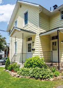 189-191-193 MOFFATT STREET, Carleton Place, Ontario K7C 3K9, Canada