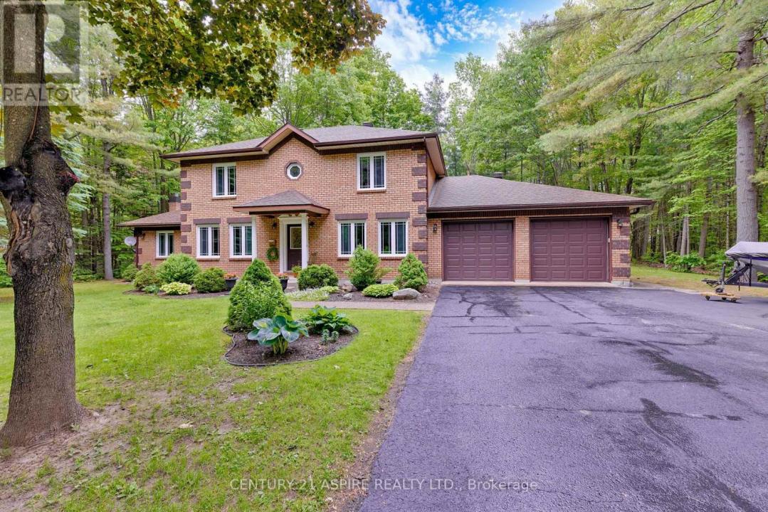 13 COUNTRY LANE, Petawawa, Ontario K8H 3E2, CANADÁ