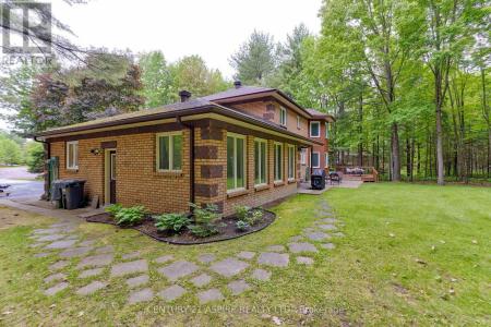 13 COUNTRY LANE, Petawawa, Ontario K8H 3E2, Canada