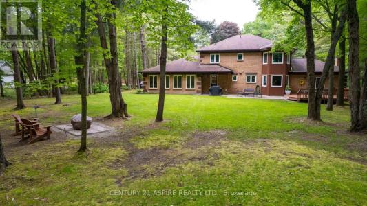 13 COUNTRY LANE, Petawawa, Ontario K8H 3E2, CANADÁ