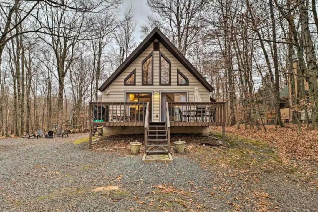 460 Maxatawny Drive, Pocono Lake, Pennsylvania 18347