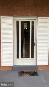 10107 Forest Avenue, Fairfax, Virginia 22032, USA